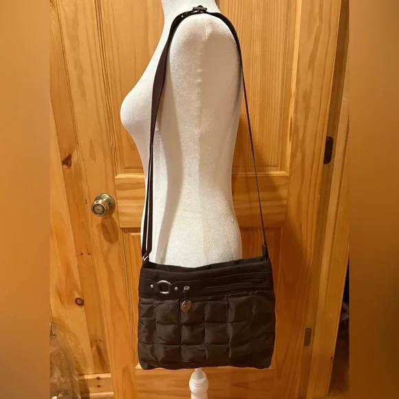 TRAVELON ANTI THEFT Brown Quilted Shoulder Crossbody Bag Purse Amazon.com: Travelon Anti-Theft Signature Quilted Slim Pouch  main image 2